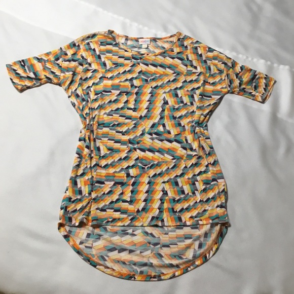 LuLaRoe short sleeve tunic EUC ๐ - Picture 2 of 7